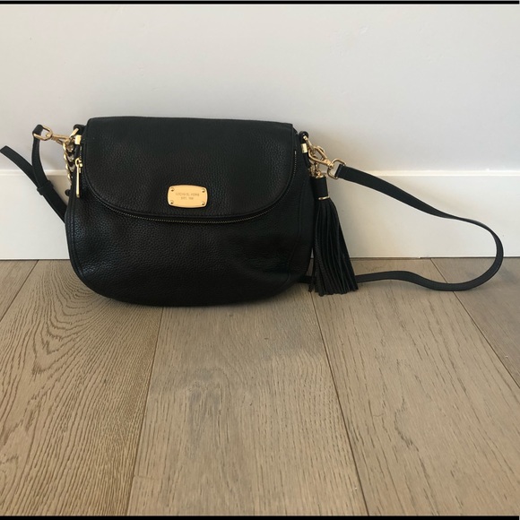 Michael Kors Handbags - Michael Kors Crossbody
